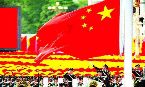 曾经是“小虎队”成员之一的陈志朋，为什么喜欢穿“奇装异服”？游戏画面